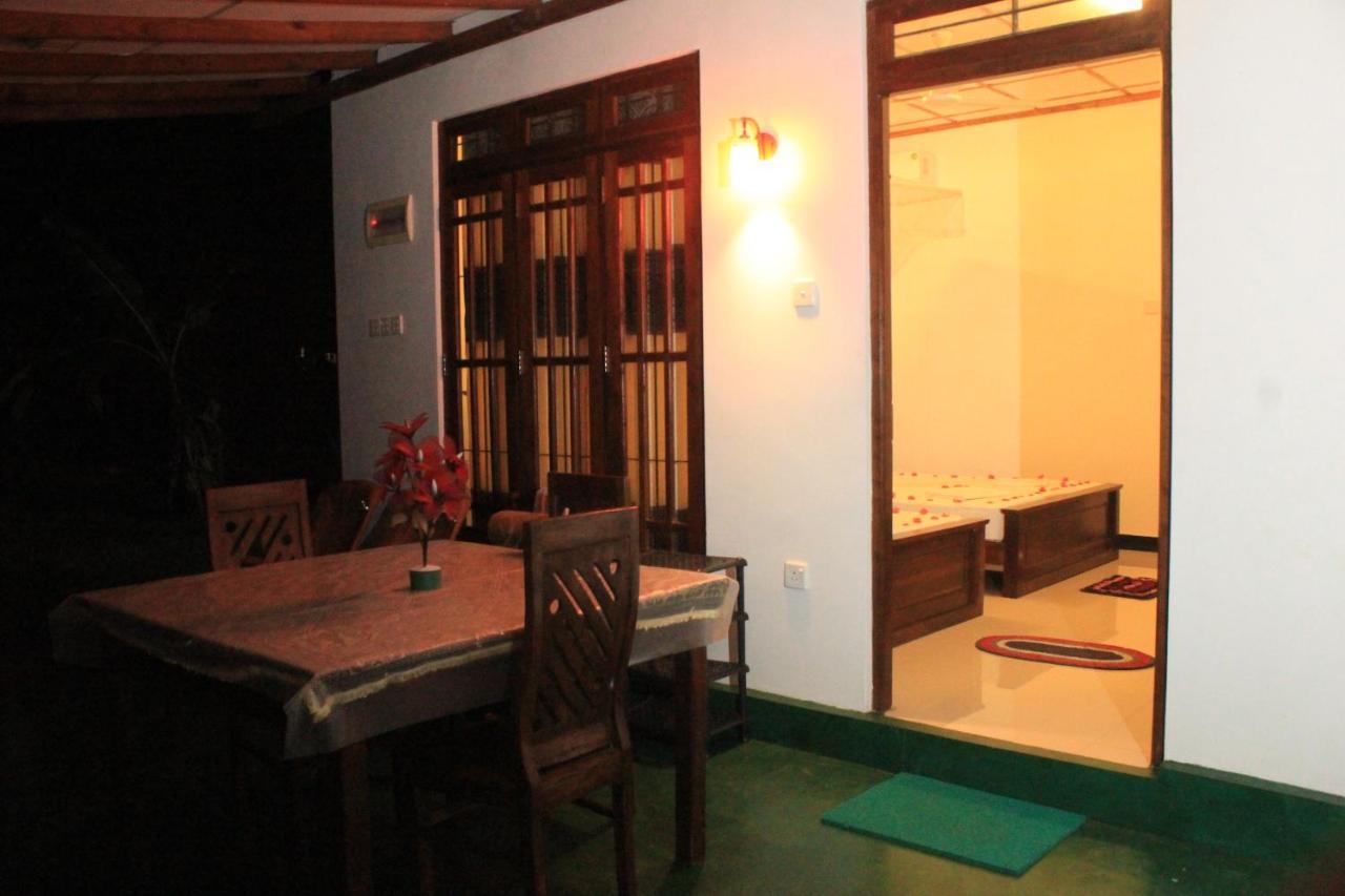 Lucky Villa Сигирия Екстериор снимка