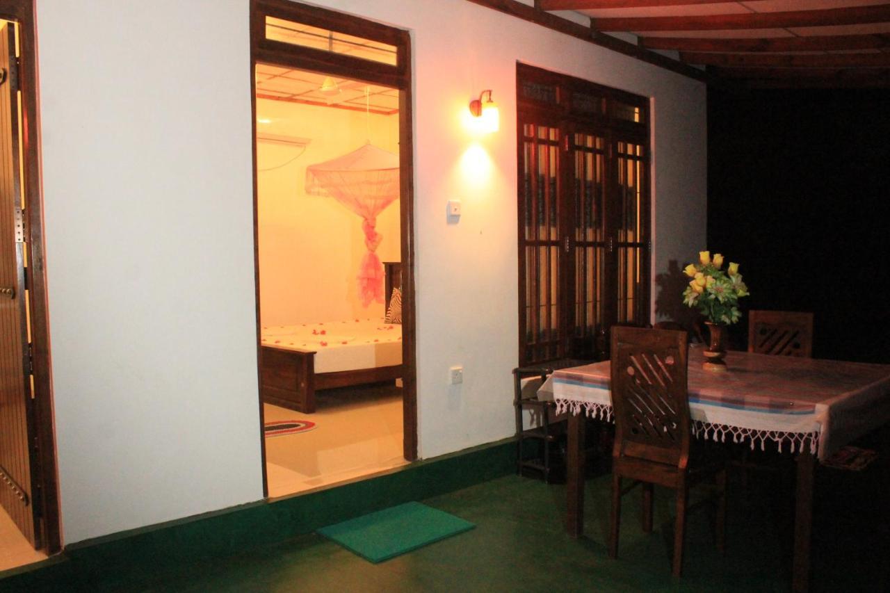 Lucky Villa Сигирия Екстериор снимка