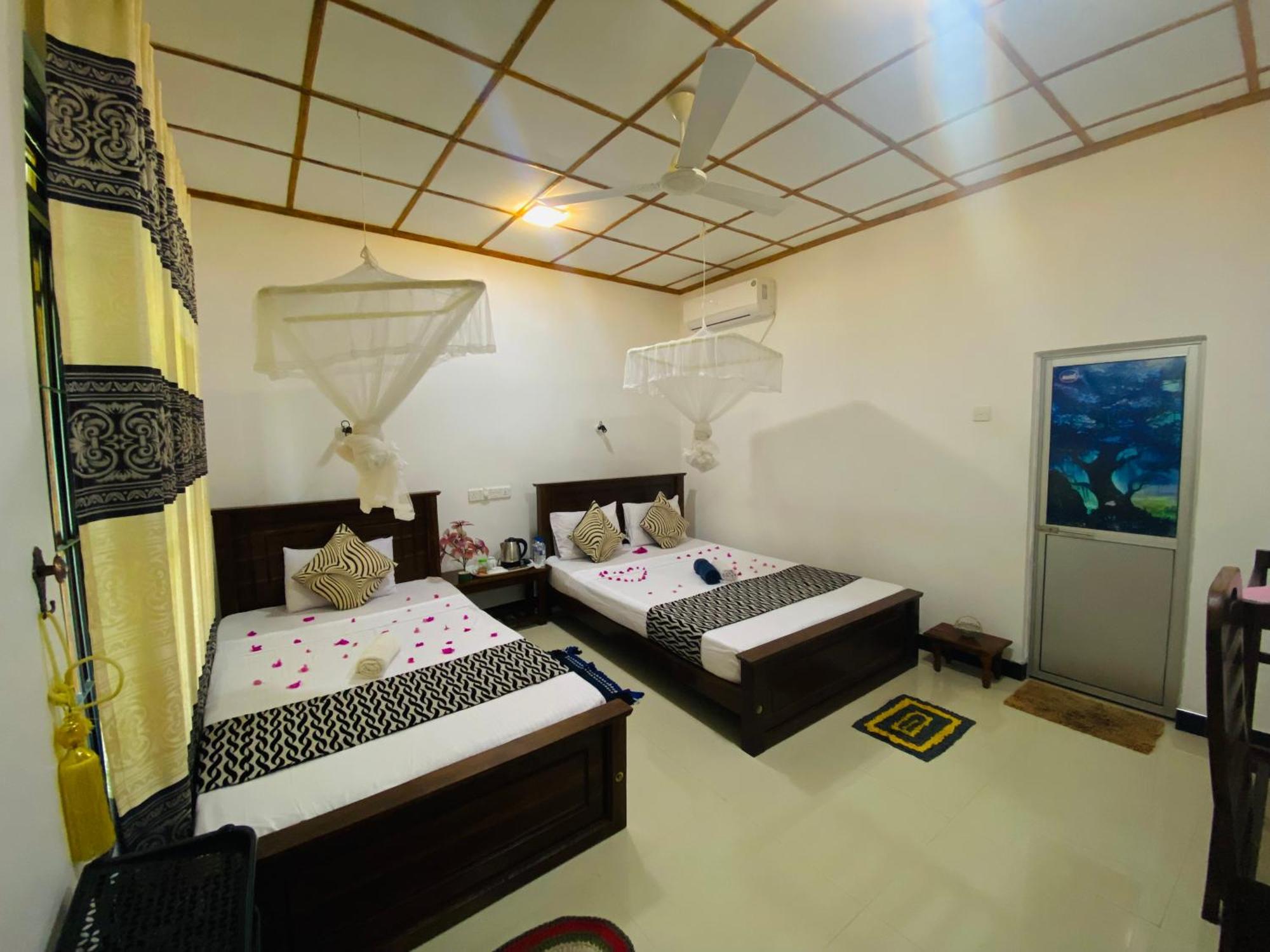 Lucky Villa Сигирия Екстериор снимка
