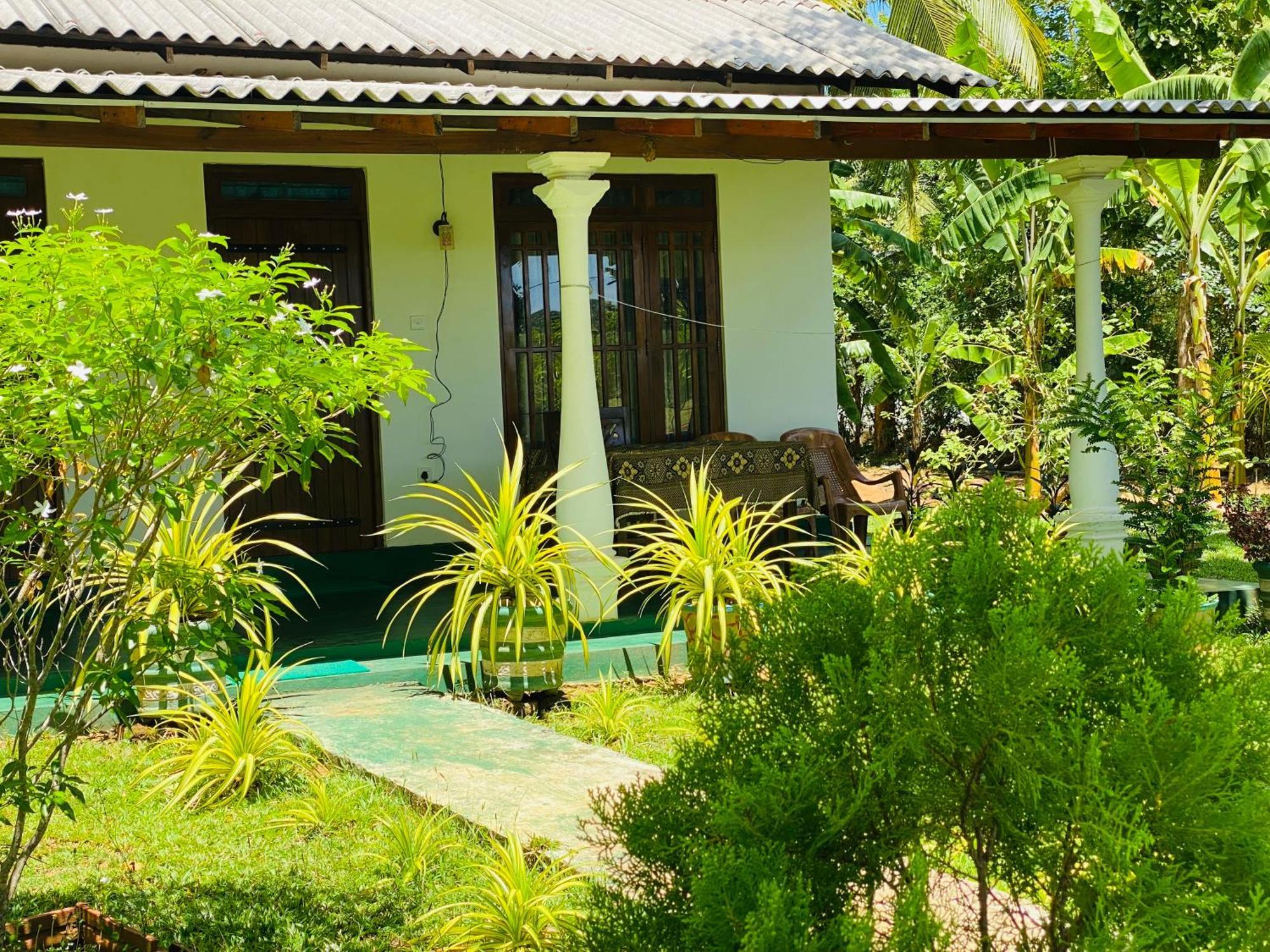 Lucky Villa Сигирия Екстериор снимка
