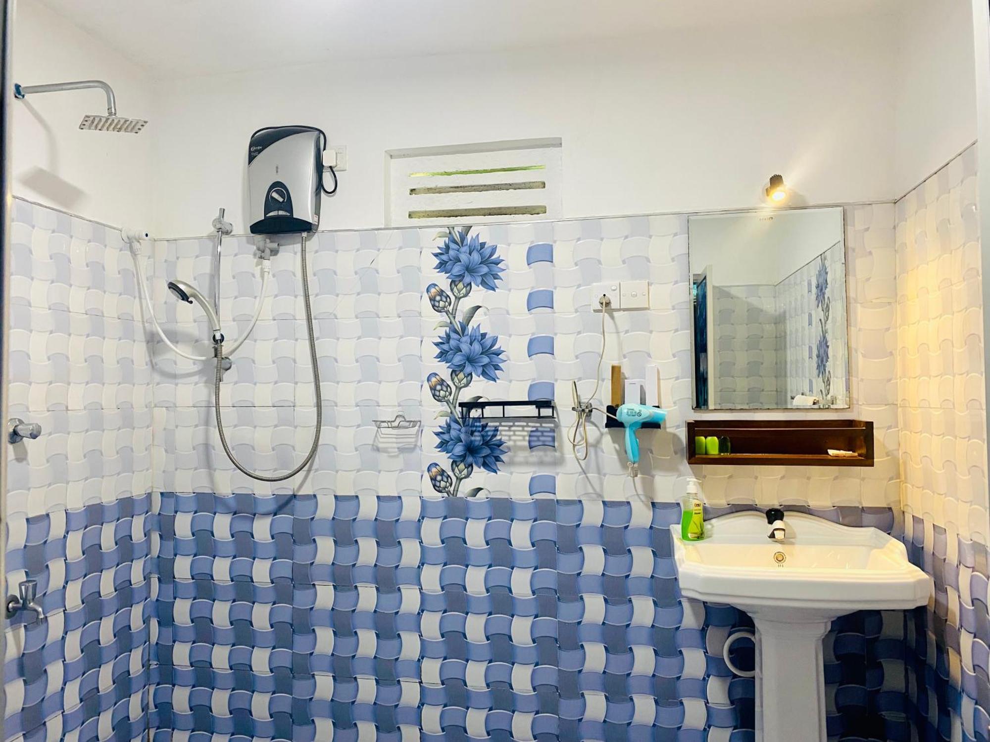 Lucky Villa Сигирия Екстериор снимка